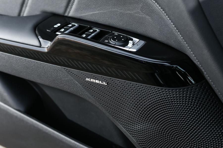 Детали интерьера Kia K5 2019 года  (фото 19 из 44)